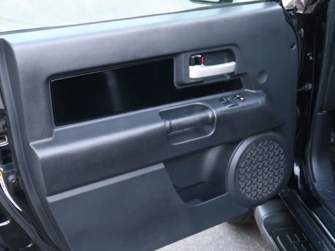 Used 2007 Toyota FJ Cruiser 4WD image 11