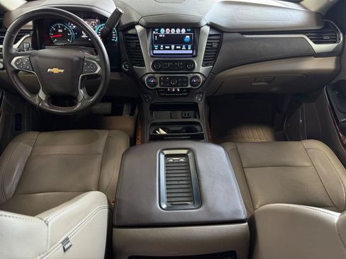 Used 2018 Chevrolet Suburban Premier AWD/4WD image 4