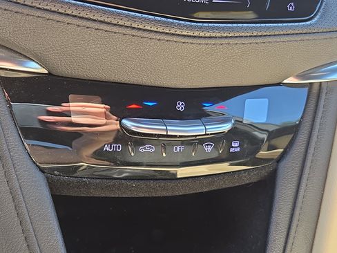 Used 2019 Cadillac XT5 FWD image 29