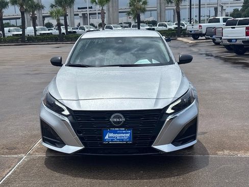 Used 2024 Nissan Altima 2.5 SV AWD/4WD image 2