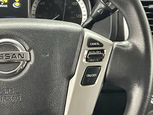 Used 2017 Nissan Titan SV AWD/4WD image 17