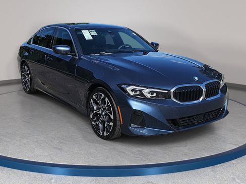 Certified 2025 BMW 330i Sedan w/ Premium Package RWD image 4