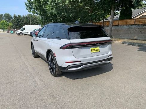 New 2026 Lincoln Nautilus Reserve AWD/4WD image 3