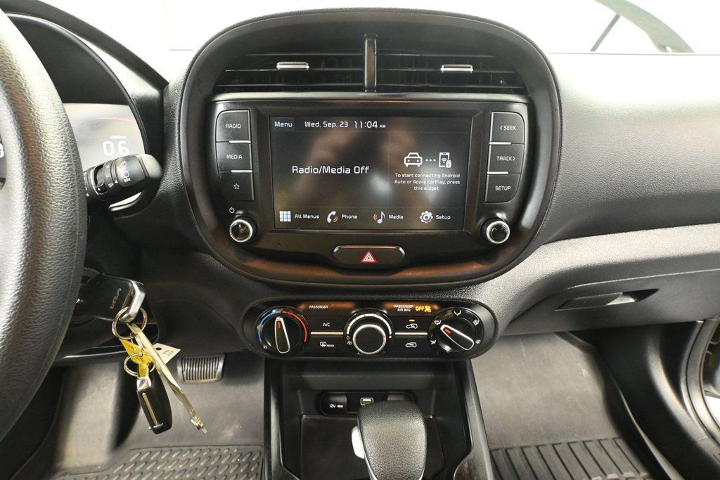 Used 2023 Kia Soul LX w/ LX Technology Package FWD image 25