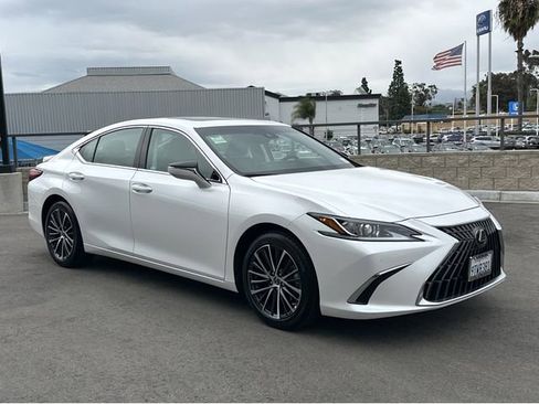 Certified 2025 Lexus ES 300h w/ Premium Package image 2