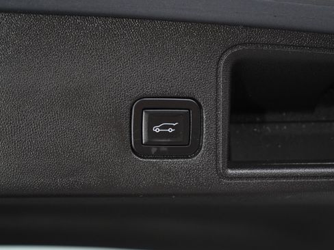 Used 2018 GMC Terrain SLE w/ Driver Convenience Package AWD/4WD image 17