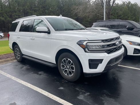 Used 2024 Ford Expedition XLT image 2