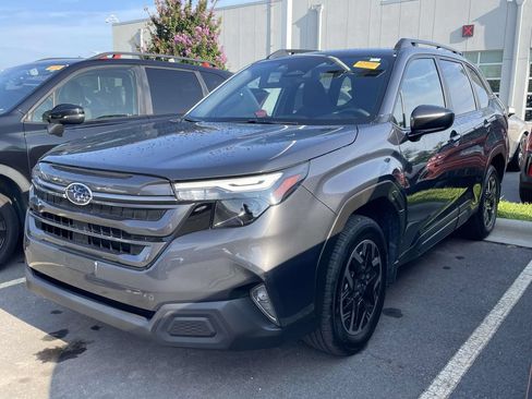 Used 2025 Subaru Forester Premium w/ Convenience Package #2 AWD/4WD image 2