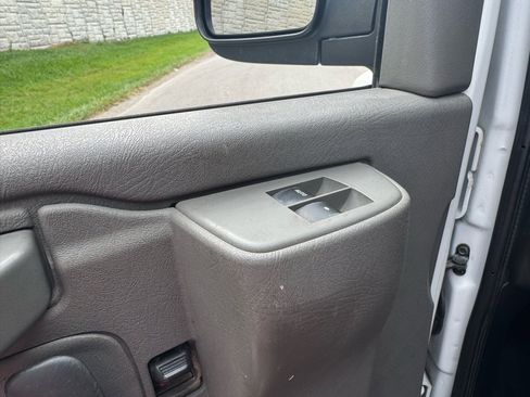 Used 2017 Chevrolet Express 2500 image 11