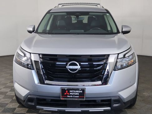 Used 2023 Nissan Pathfinder SL AWD/4WD image 12