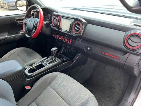 Used 2017 Toyota Tacoma TRD Sport w/ Tow Package image 17