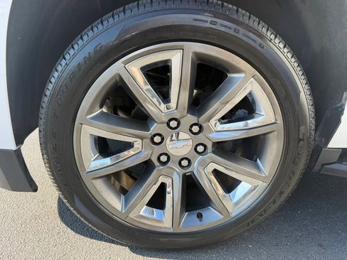 Used 2019 Chevrolet Suburban LT RWD image 29