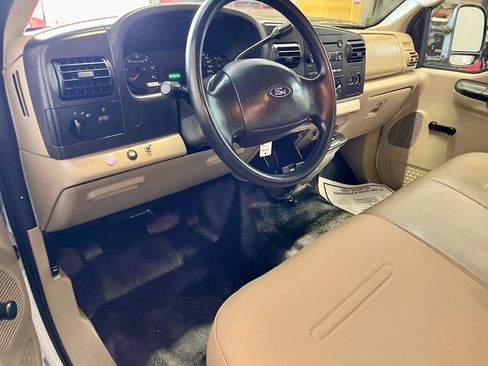 Used 2005 Ford F350 2WD Regular Cab Super Duty image 12
