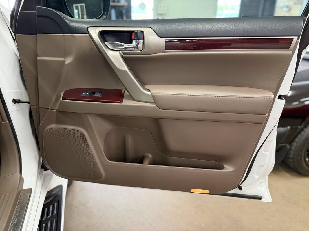 Used 2018 Lexus GX 460 Premium w/ Premium Package AWD/4WD image 33