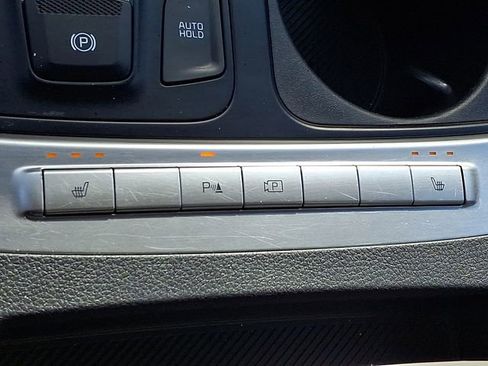 Used 2025 Kia Carnival FWD image 28
