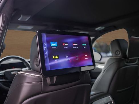 Certified 2025 Cadillac Escalade ESV V AWD/4WD image 27