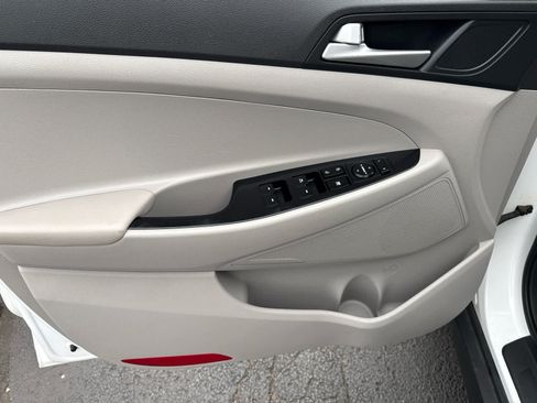 Used 2019 Hyundai Tucson Value FWD image 12
