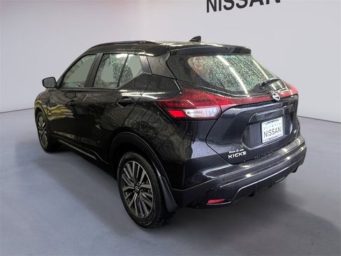 Used 2023 Nissan Kicks SR w/ SR Premium Package image 3