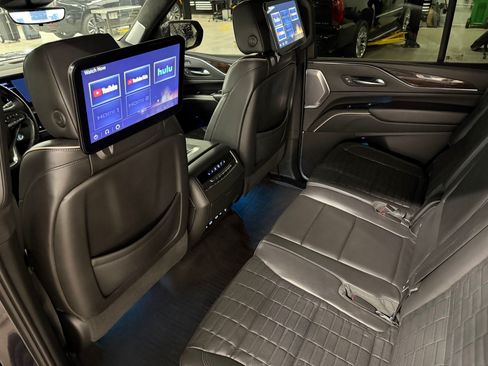 Used 2023 Cadillac Escalade Sport Platinum w/ Heavy-Duty Trailer Package AWD/4WD image 23