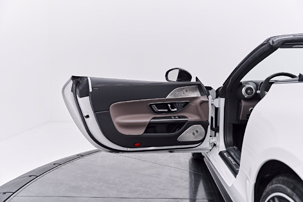 Used 2025 Mercedes-Benz SL 63 AMG 4MATIC image 36