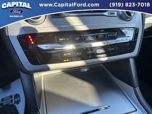 Used 2023 Ford Explorer XLT image 28