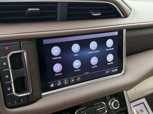 Used 2021 GMC Yukon XL Denali w/ Denali Premium Package image 26