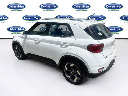 Used 2023 Hyundai Venue SEL w/ Cargo Package FWD image 5