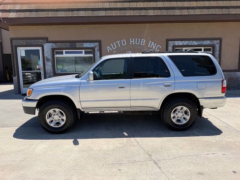 Used 2002 Toyota 4Runner SR5 RWD image 6