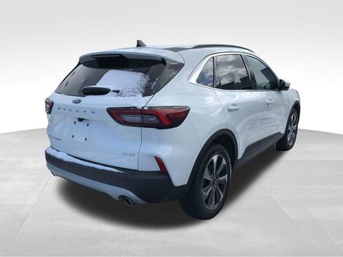 Used 2024 Ford Escape Platinum image 2