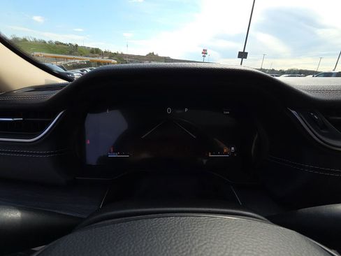 Used 2022 Jeep Grand Cherokee L Limited w/ Black Appearance Package image 16