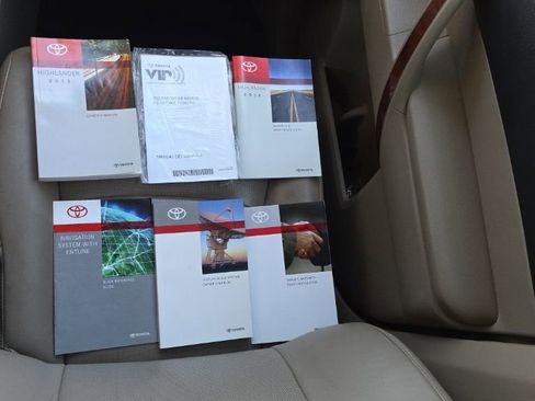 Used 2013 Toyota Highlander Limited image 24