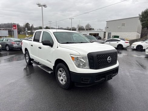 Used 2017 Nissan Titan S image 2