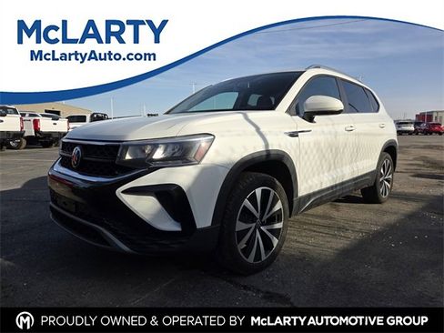 Used 2022 Volkswagen Taos SE image 1