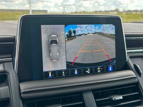 Used 2023 Chevrolet Tahoe Z71 w/ Luxury Package image 32