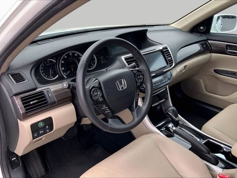 Used 2016 Honda Accord Touring image 18