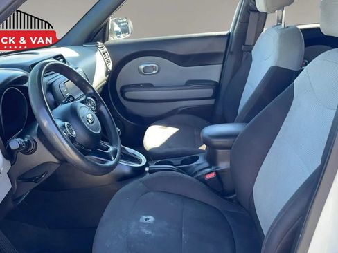 Used 2019 Kia Soul FWD image 28