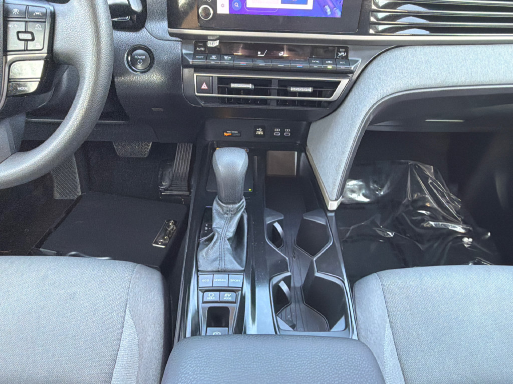 Used 2025 Toyota Camry LE FWD image 15