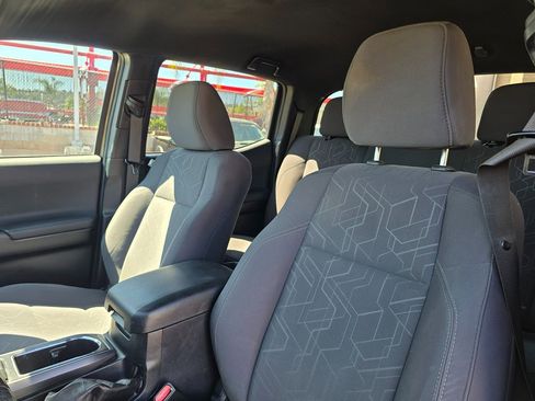 Used 2017 Toyota Tacoma TRD Sport w/ Tow Package image 23