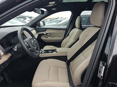 Used 2025 Volvo XC90 B6 Plus image 8