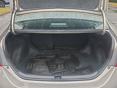 Used 2015 Toyota Corolla LE image 29