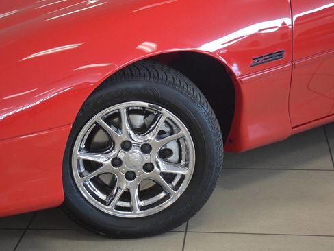 Used 2002 Chevrolet Camaro Z28 RWD image 16