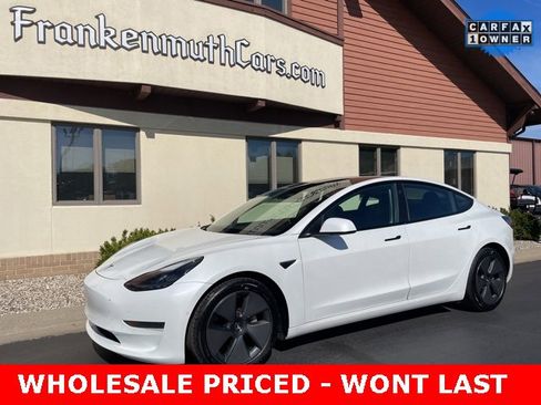Used 2021 Tesla Model 3 Standard Range Plus image 1
