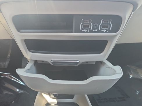 Used 2023 Chrysler Pacifica Touring-L FWD image 26
