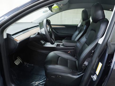 Used 2024 Tesla Model Y Performance image 11