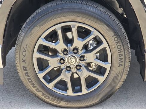 Used 2026 Toyota Sequoia Platinum AWD/4WD image 11