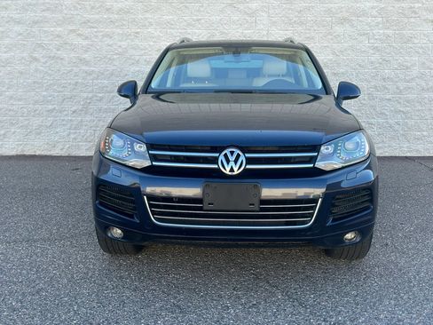Used 2013 Volkswagen Touareg TDI AWD/4WD image 2