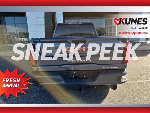 Used 2025 GMC Sierra 3500 Denali w/ Denali Reserve Package AWD/4WD image 4