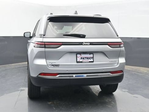 Used 2025 Jeep Grand Cherokee Laredo AWD/4WD image 4