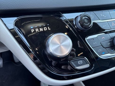 Used 2023 Chrysler Pacifica Touring-L image 20