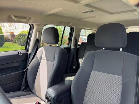 Used 2014 Jeep Patriot Sport image 8